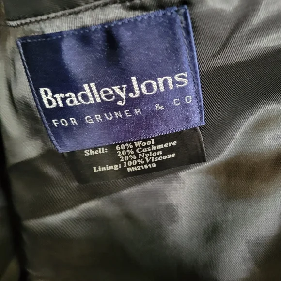 Bradleyjons Black Double-Breasted Pea Coat with Wide Lapels Shell. 60%wool